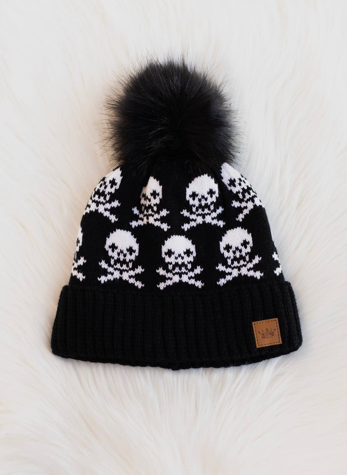 Black skull pom hat
